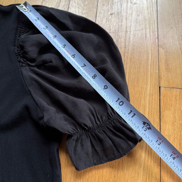 Tuckernuck Pomander Place Size M Black Livia Ribbed Short Puff Sleeve V-Neck Top - Picture 10 of 12